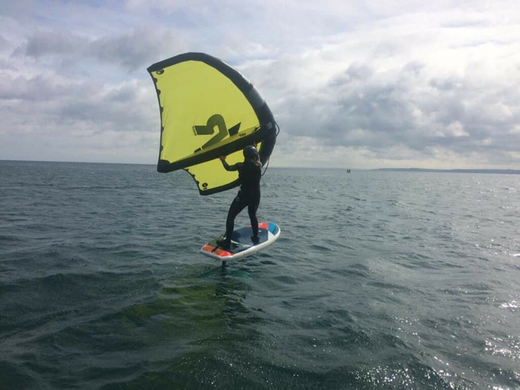 Espace voile Bréhal : le wing-foil a le vent en poupe